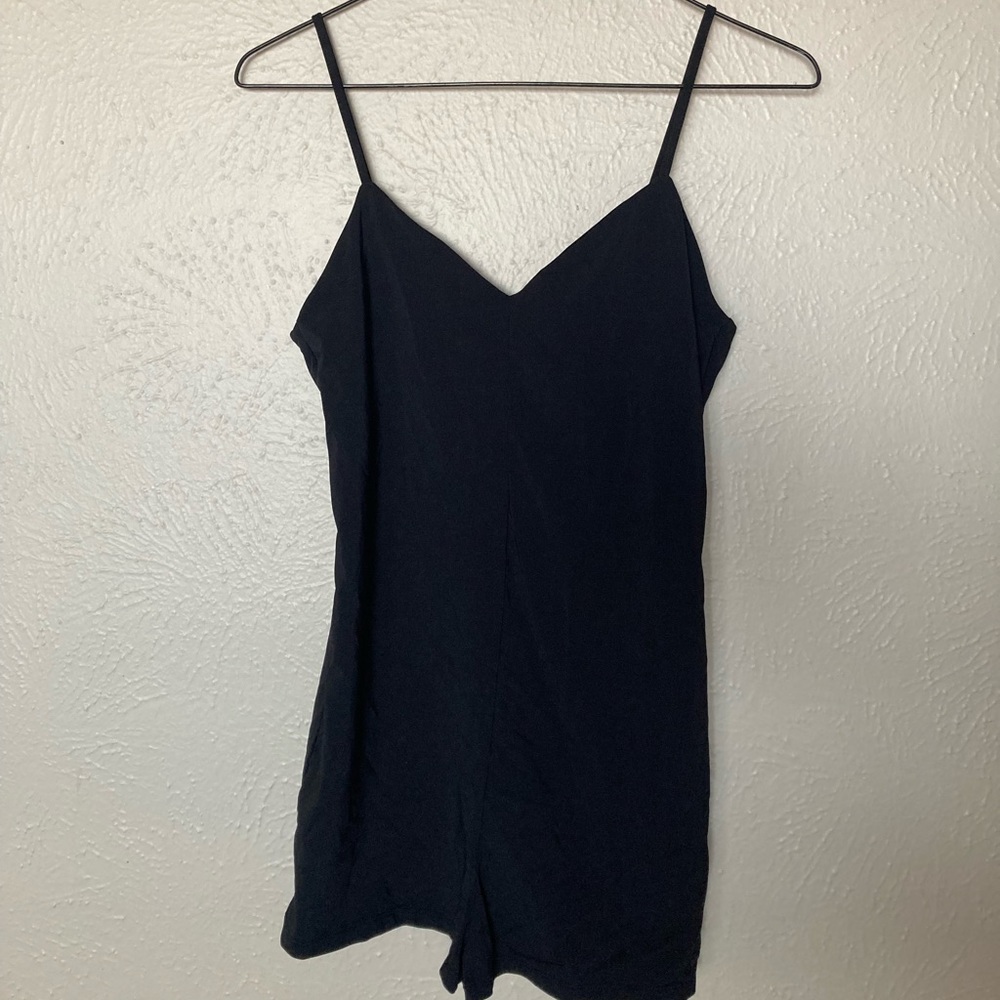 NWOT Zara Black spaghetti strap Romper v Neck